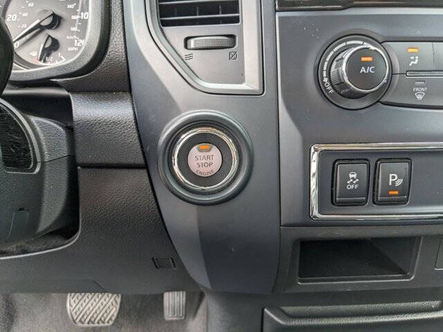 2022 Nissan Titan 21