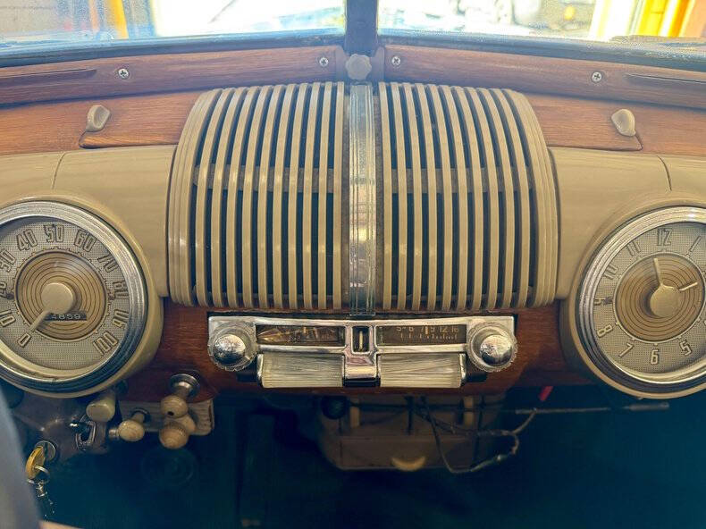 1948 Ford Super Deluxe