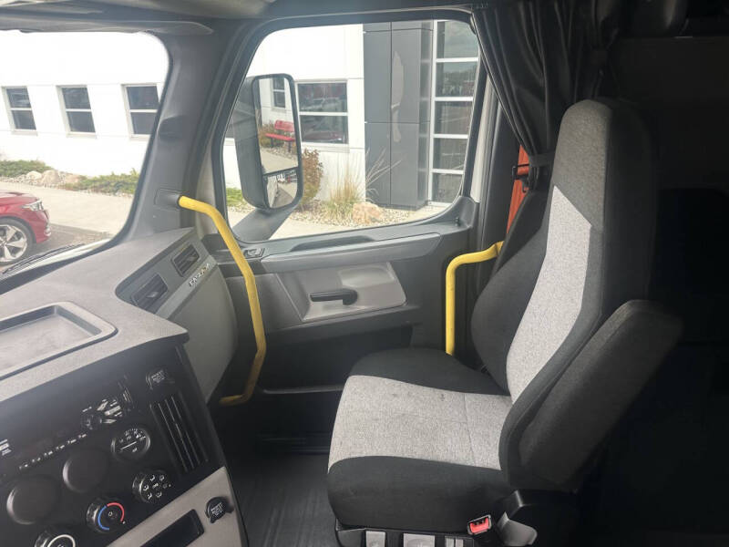 2020 Freightliner Cascadia