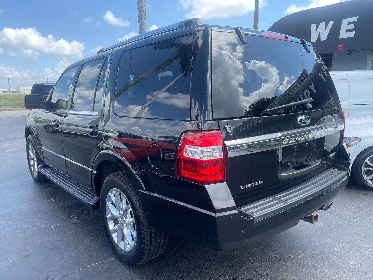2015 Ford Expedition SUV / Crossover - $15,900