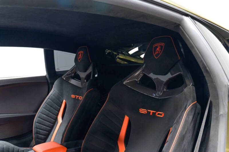 2023 Lamborghini Huracan STO
