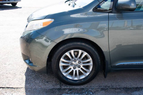 2013 Toyota Sienna XLE 8-Passenger