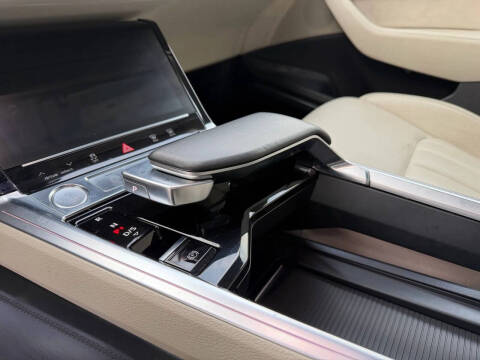 2019 Audi e-tron quattro Prestige