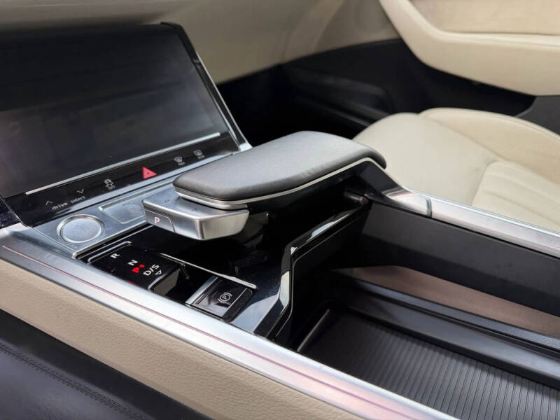 2019 Audi e-tron quattro Prestige