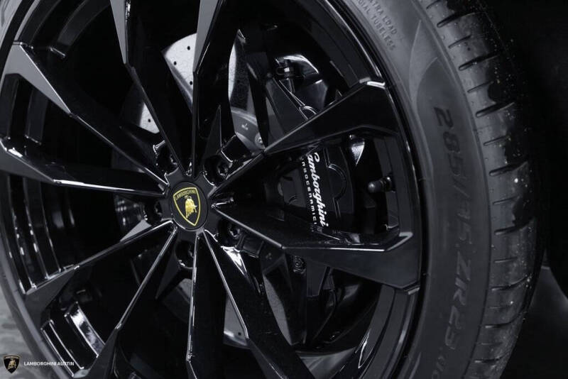 2023 Lamborghini Urus S