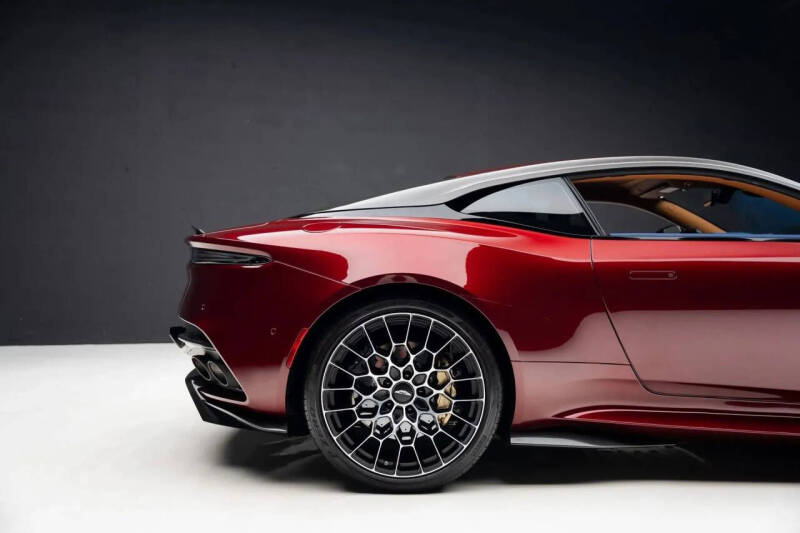 2023 Aston Martin DBS