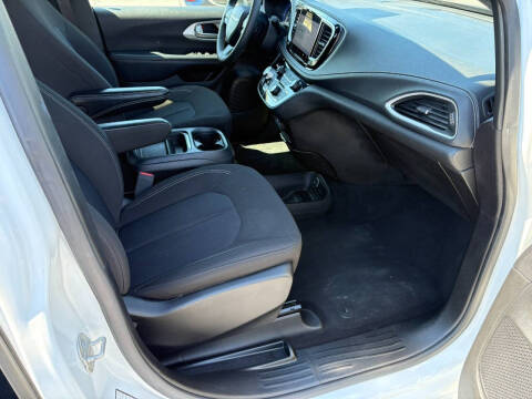 2023 Chrysler Pacifica Touring