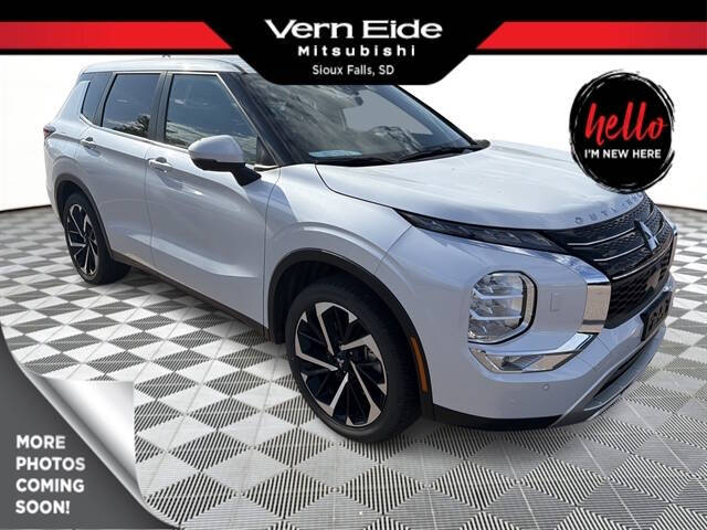 2023 Mitsubishi Outlander SE