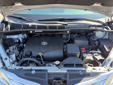 2017 Toyota Sienna LE 8-Passenger