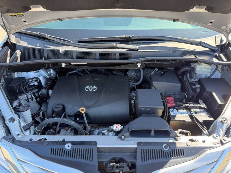 2017 Toyota Sienna LE 8-Passenger