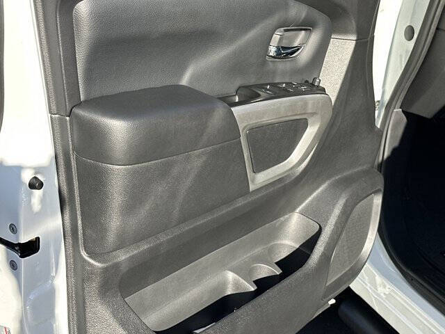 2024 Nissan Titan SV