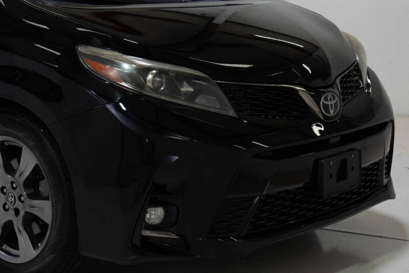 2018 Toyota Sienna SE Premium 8-Passenger