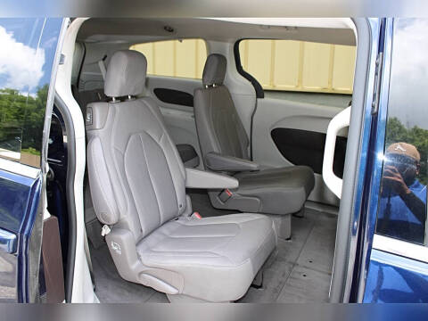 2020 Chrysler Voyager LX