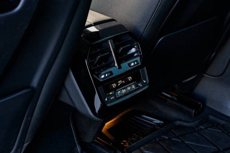 2025 BMW iX xDrive50