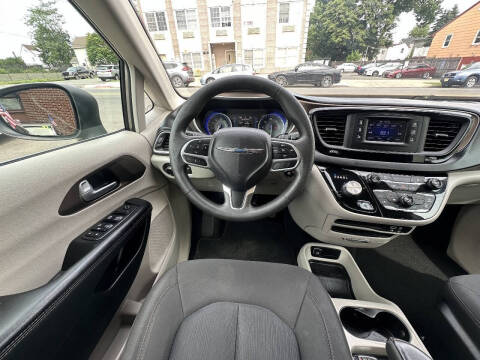 2017 Chrysler Pacifica LX