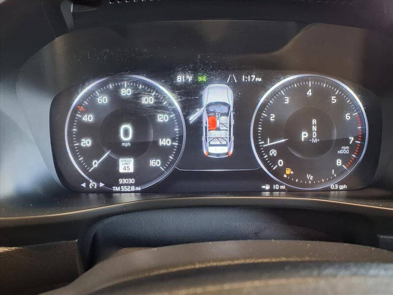 2021 Volvo XC40 T4 Momentum