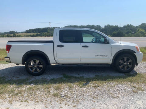 2015 Nissan Titan SV