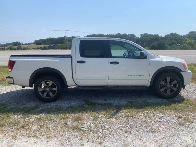 2015 Nissan Titan SV