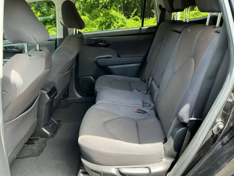 2022 Toyota Highlander LE