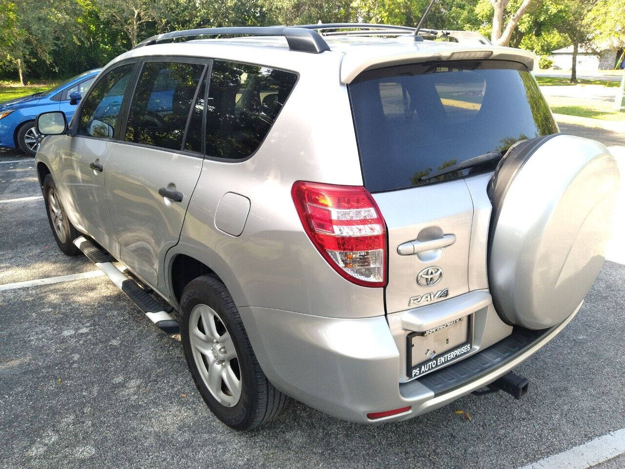 2011 TOYOTA RAV4 SUV / Crossover - $9,499