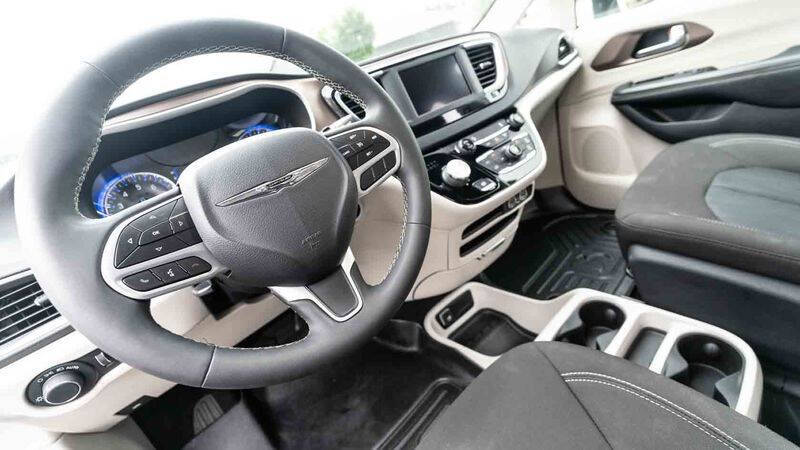 2022 Chrysler Voyager LX