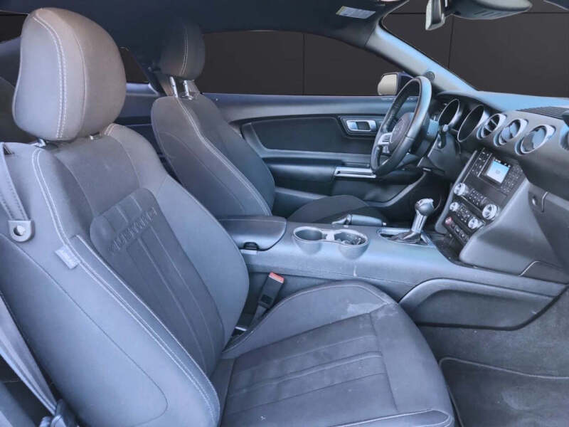 2022 Ford Mustang EcoBoost