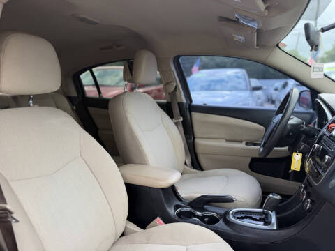 2013 Chrysler 200 LX