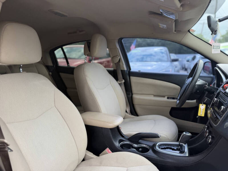 2013 Chrysler 200 LX