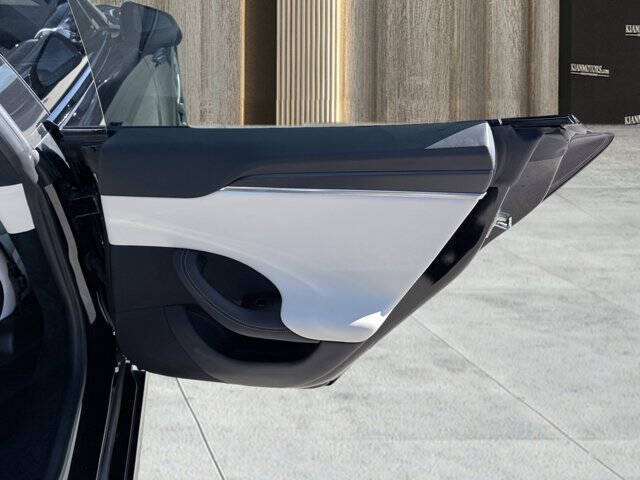 2023 Tesla Model S Plaid