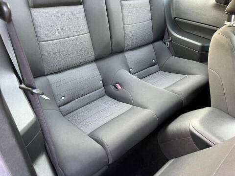 2006 Ford Mustang V6 Deluxe