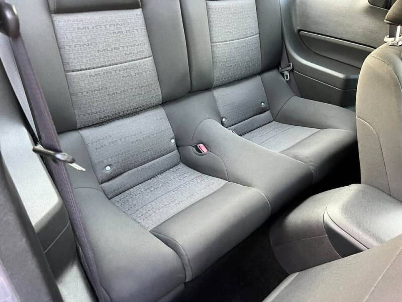 2006 Ford Mustang V6 Deluxe