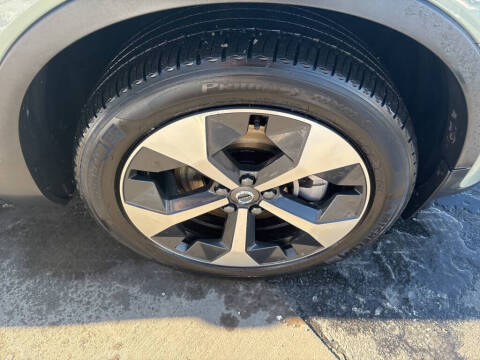 2025 Volvo XC40 B5 Plus Bright Theme