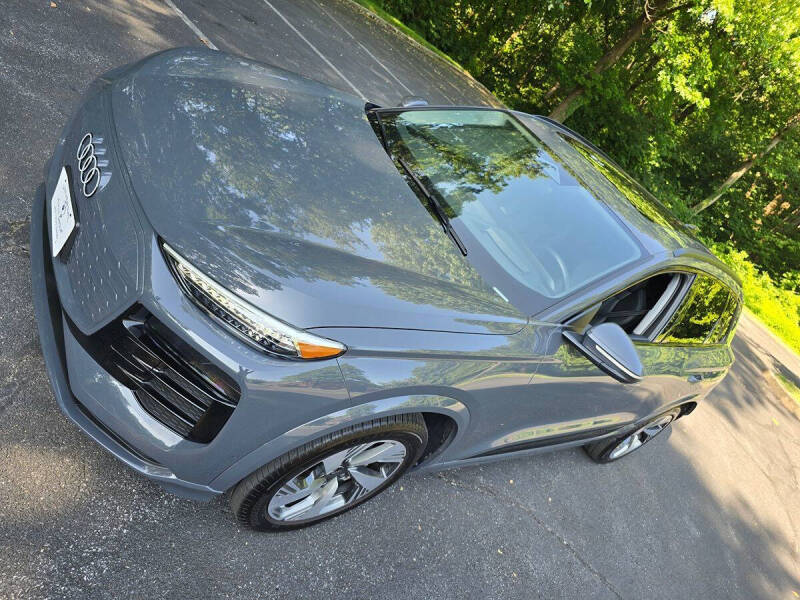 2025 Audi Q6 e-tron quattro Premium Plus