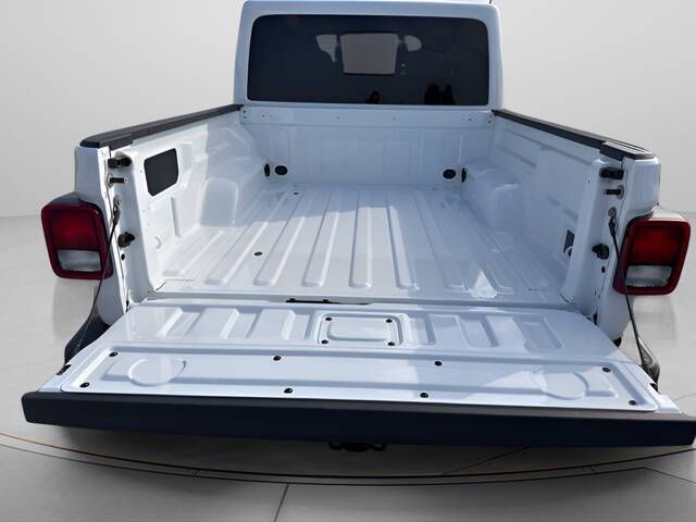 2025 Jeep Gladiator NightHawk