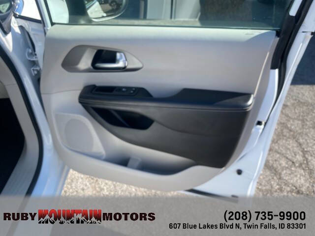 2023 Chrysler Pacifica Touring L