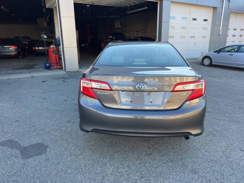 2014 Toyota Camry LE photo 14