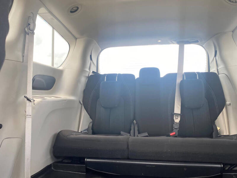 2022 Chrysler Voyager LX