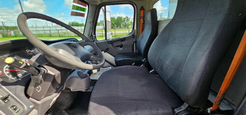 2014 Freightliner M2 106