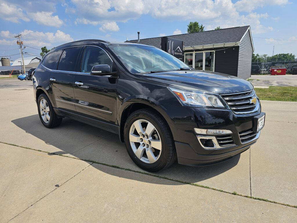 2014 Chevrolet Traverse for sale at Bigfoot Auto in Hiawatha, IA