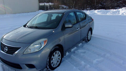 2012 Nissan Versa 1.6 SV