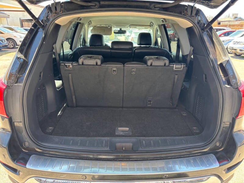 2017 Nissan Pathfinder SL