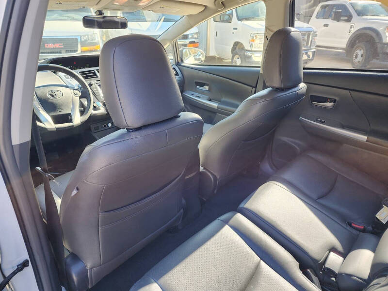 2014 Toyota Prius v Two