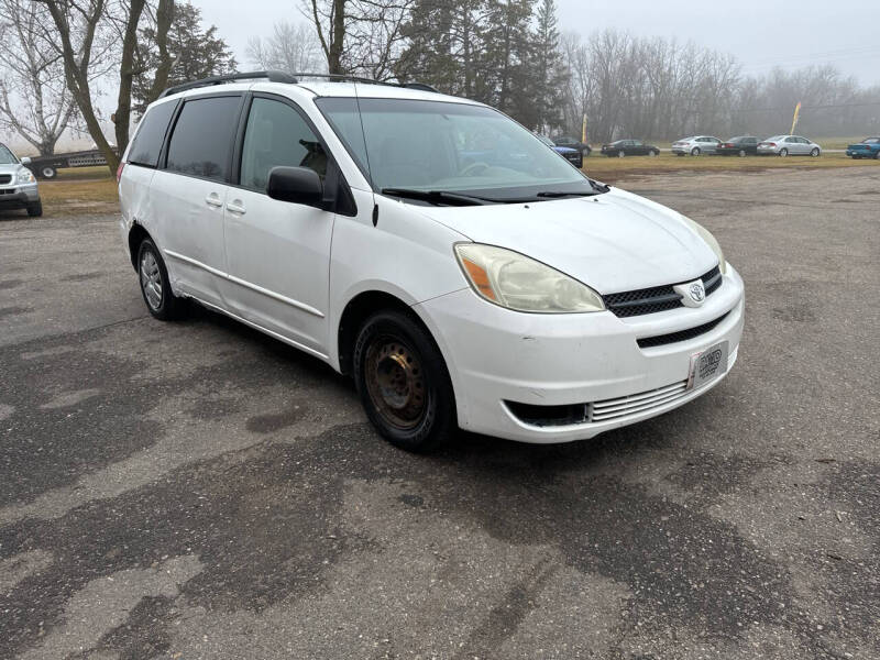 2004 Toyota Sienna LE photo 4