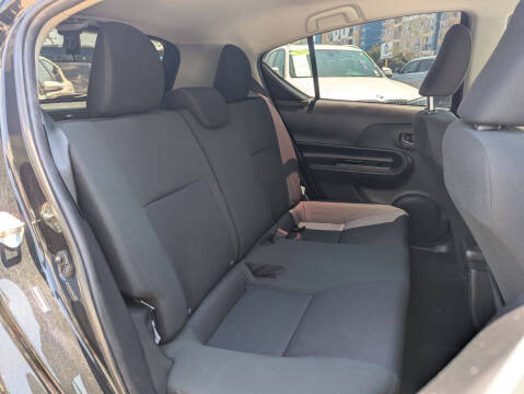 2016 Toyota Prius c Two