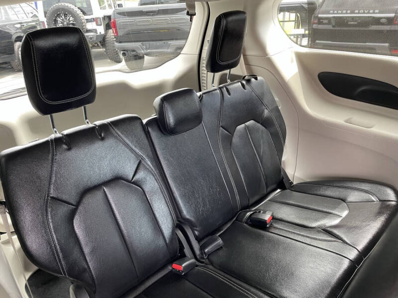 2022 Chrysler Pacifica Touring L