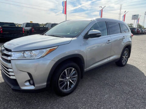 2019 Toyota Highlander for sale at The Car Buying Center Loretto in Loretto MN