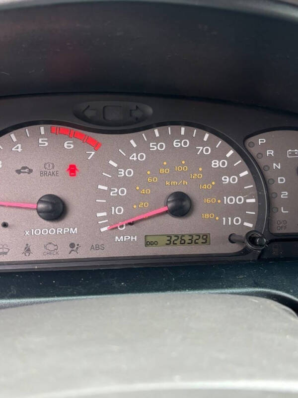2002 Toyota Sequoia SR5