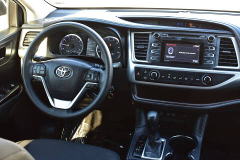 2017 Toyota Highlander LE