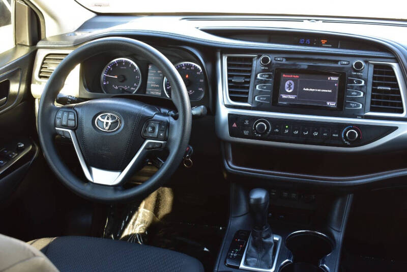 2017 Toyota Highlander LE