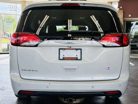 2017 Chrysler Pacifica Touring-L Plus